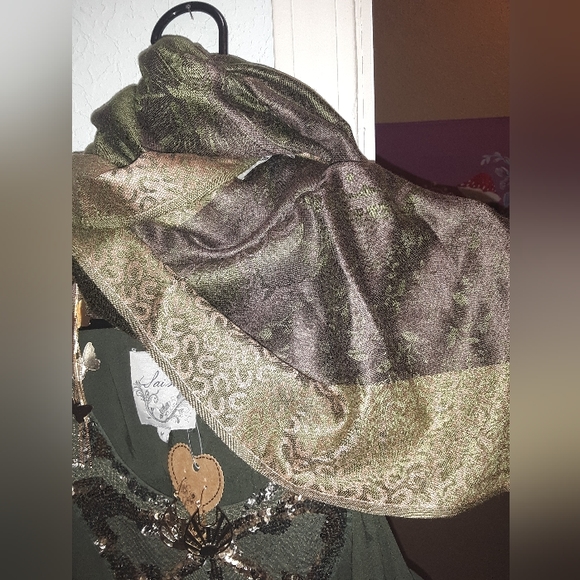 GORGEOUS BOHEMIAN Bundle w/ embroidered top and 4 other GOLDEN items!!!😍🌼❤😁 - Picture 5 of 6